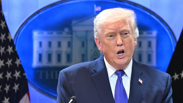 Der Präsident von den USA: Donald Trump.  Auf dem Foto ist er auf einer Pressekonferenz im Weißen Haus.
