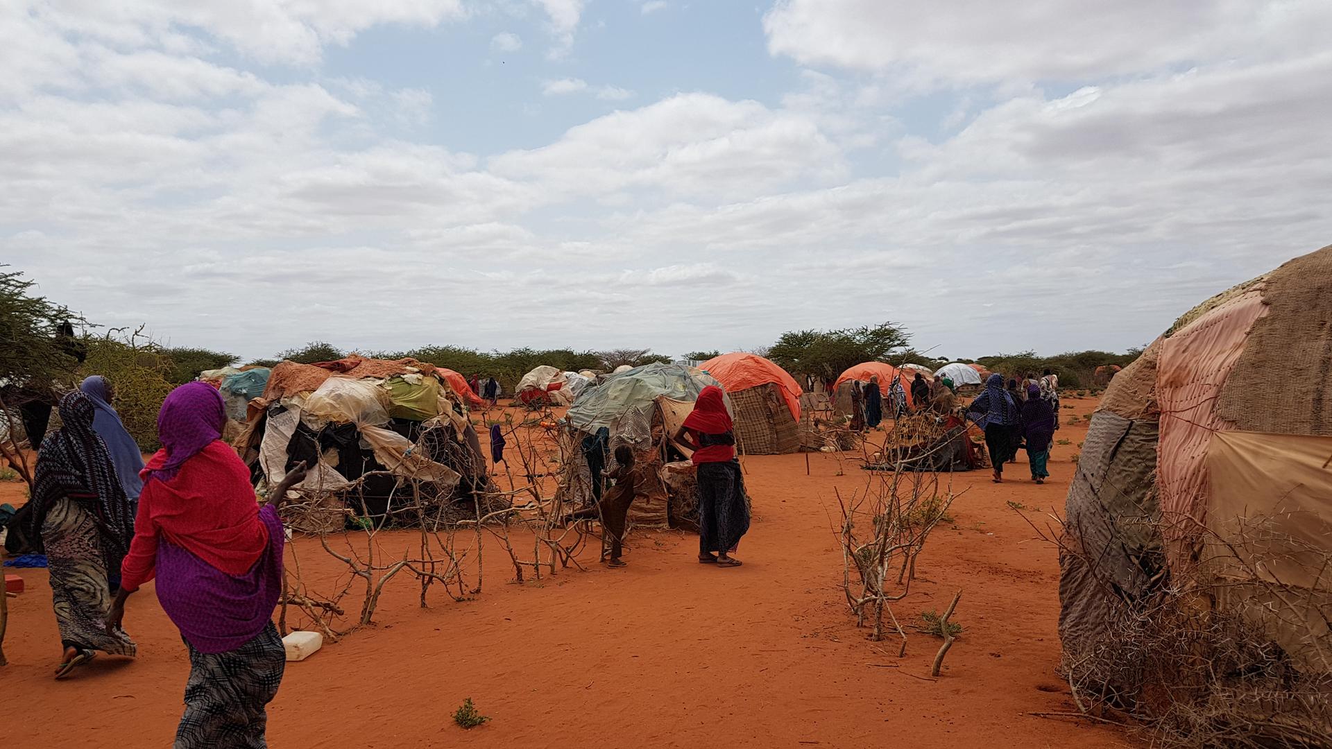 Die provisorischen Hütten in einem Flüchtlingslager in der Warder-Zone in Ãthiopien