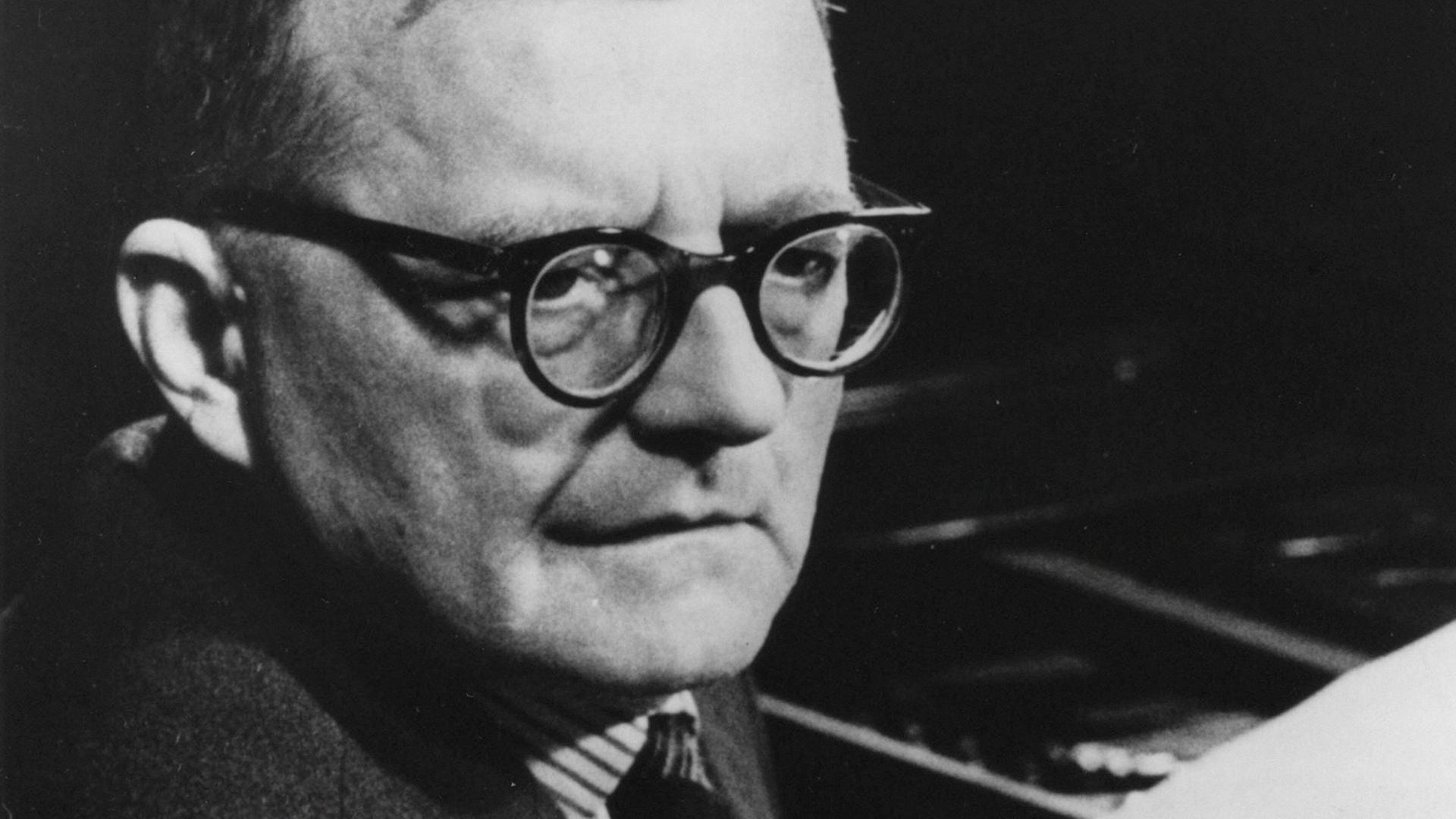 Dmitri Dmitriyevich Shostakovich Dmitri Dmitriyevich Shostakovich, Russian composer of the Soviet period Dmitri Dmitriyevich Shostakovich (1906-1975) PUBLICATIONxINxGERxSUIxAUTxONLY Copyright: xPhoto12/AnnxRonanxPicturexLibraryx ARP10A03474 Dmitri Dmitriyevich Shostakovich Dmitri Dmitriyevich Shostakovich, Russian composer of the Soviet period Dmitri Dmitriyevich Shostakovich (1906-1975) PUBLICATIONxINxGERxSUIxAUTxONLY Copyright: xPhoto12/AnnxRonanxPicturexLibraryx ARP10A03474