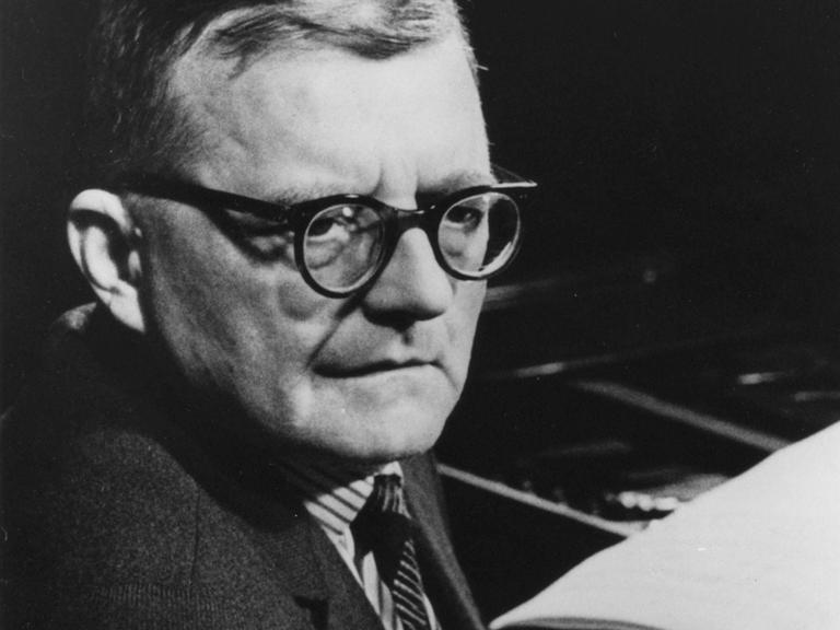 Dmitri Dmitriyevich Shostakovich Dmitri Dmitriyevich Shostakovich, Russian composer of the Soviet period Dmitri Dmitriyevich Shostakovich (1906-1975) PUBLICATIONxINxGERxSUIxAUTxONLY Copyright: xPhoto12/AnnxRonanxPicturexLibraryx ARP10A03474  