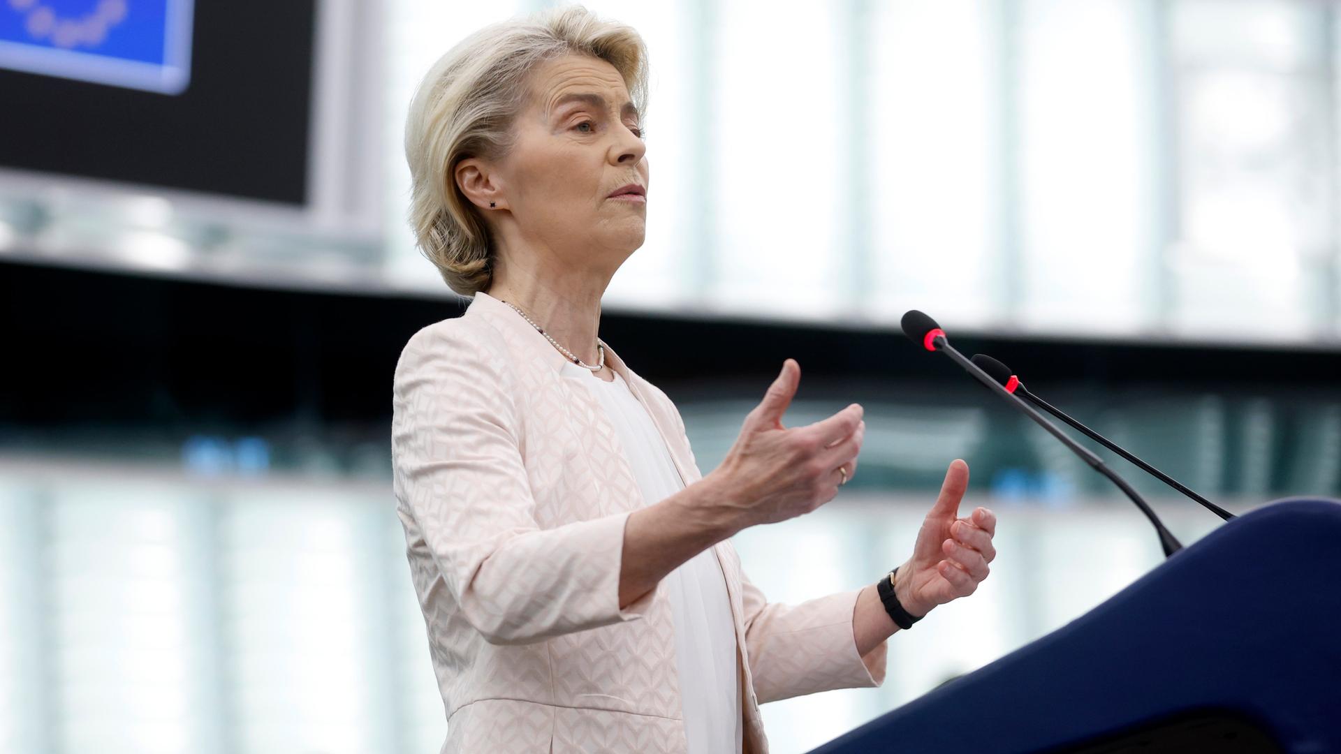 Straßburg: Ursula von der Leyen, amtierende Präsidentin der Europäischen Kommission, spricht während der Plenarsitzung des Europäischen Parlaments. 