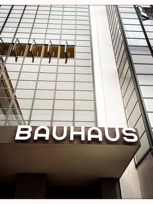 Logo des Bauhaus-Gebäudes Dessau, Sachsen-Anhalt 