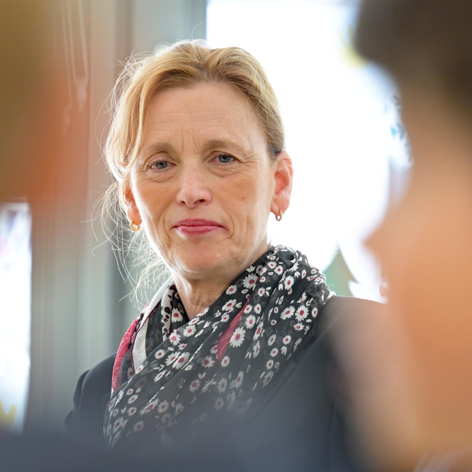 Sparen bei Familien und Bildung? Interview Karin Prien, CDU, Bundesministerin