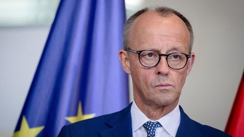 Friedrich Merz bei der Pressekonferenz im Anschluss an den Stahlgipfel im Bundeskanzleramt.