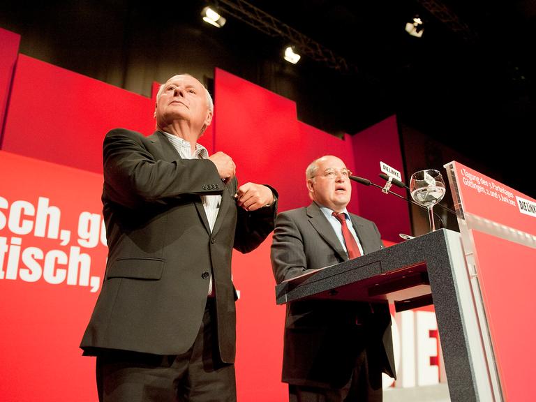 Oskar Lafontaine (links) und Gregor Gysi auf einem Parteitag 2012 in Göttingen.