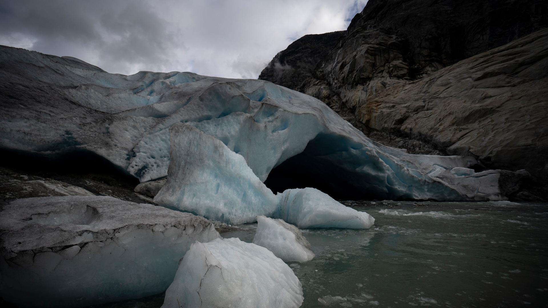 Der Nigardsbreen-Gletscher in Jostedal, Norwegen, hat im letzten Jahrhundert aufgrund des Klimawandels fast 3 Kilometer an Länge verloren