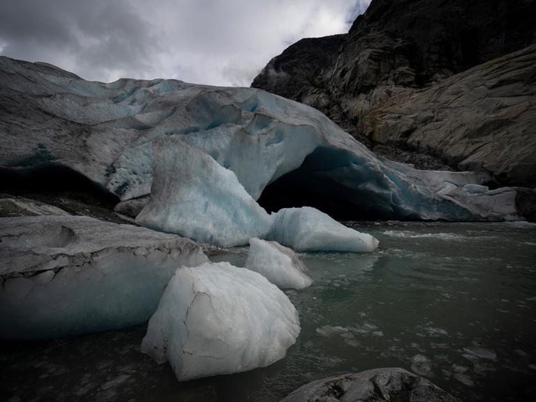 Der Nigardsbreen-Gletscher in Jostedal, Norwegen, hat im letzten Jahrhundert aufgrund des Klimawandels fast 3 Kilometer an Länge verloren