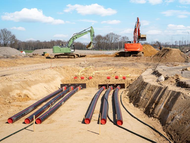 Netzausbau - Verlegung von Hochspannungs-Erdkabeln für die Südlink Stromtrasse in der Nähe von Diepholz.