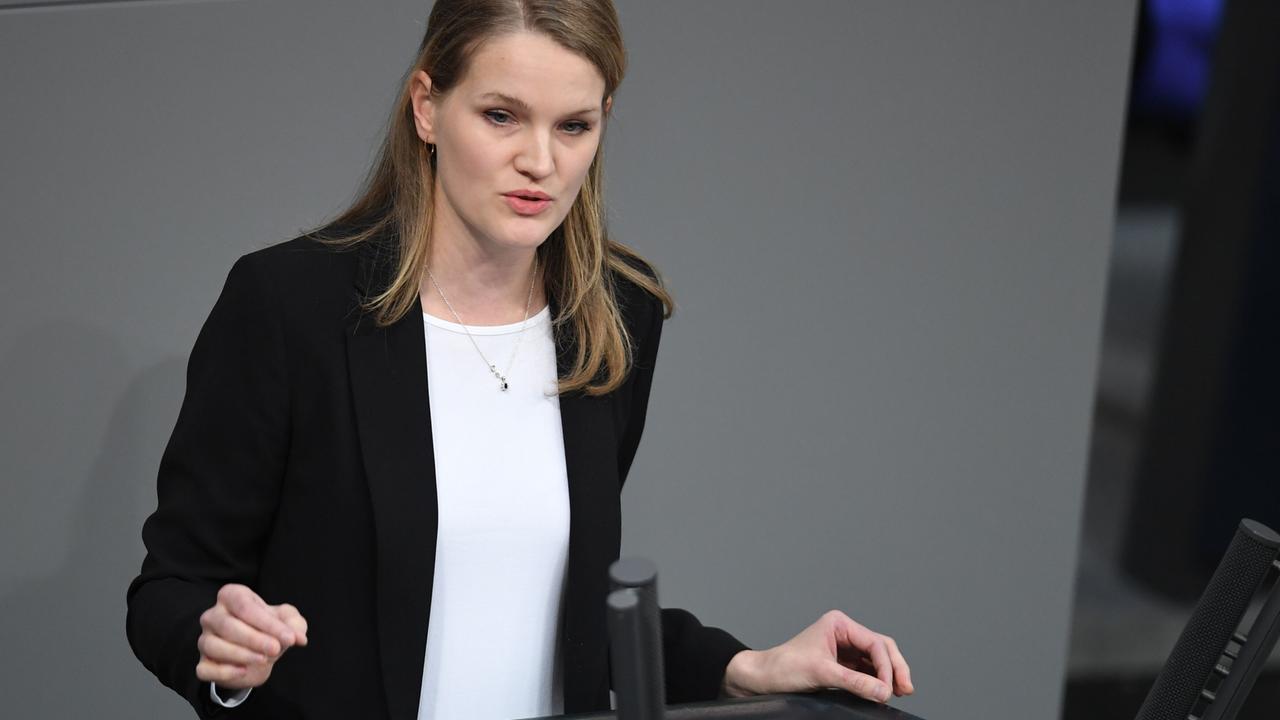 Sonja Eichwede (SPD) spricht am Rednerpult im Bundestag