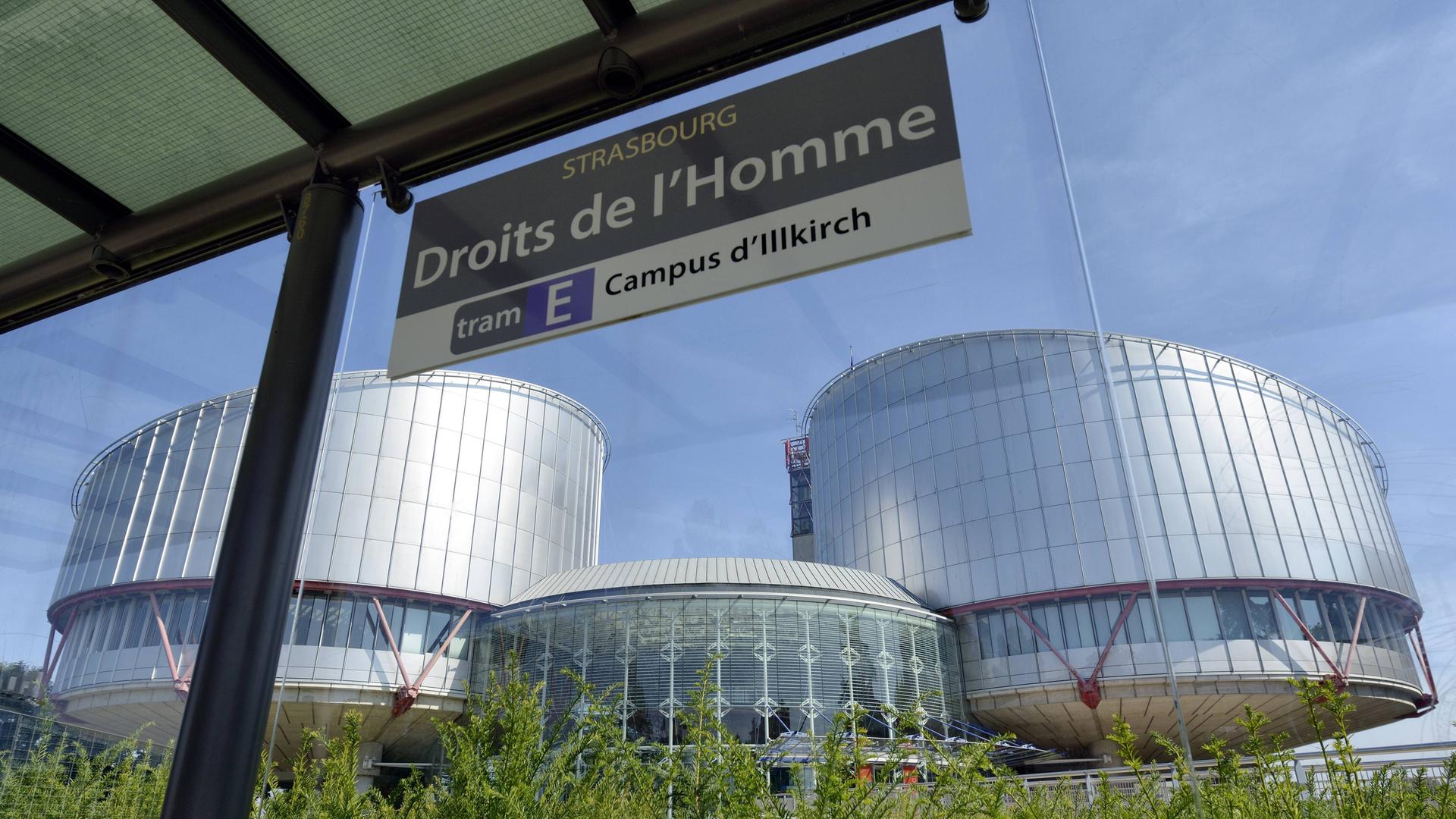 Die Haltestelle des Gerichtshofs für Menschenrechte in Straßburg.