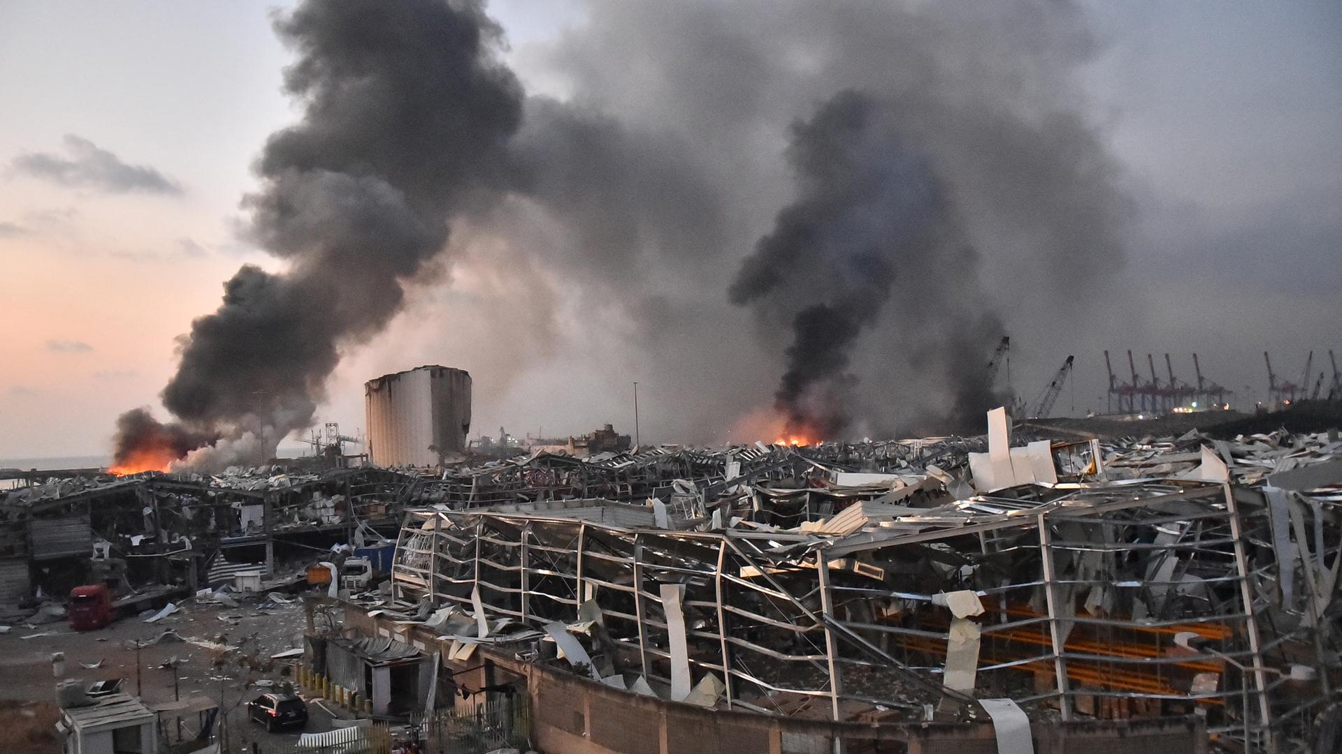 Luftaufnahme vom Hafengebiet der libanesischen Hauptstadt Beirut nach den Explosionen am 4. August 2020