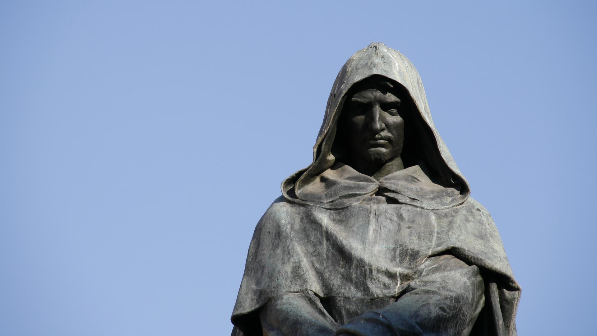 Die 1889 errichtete Statue des Philosophen Giordano Bruno auf dem Campo  de  Fiori in Rom, der hier am 17. Februar 1600 als Ketzer verbrannt wurde. 