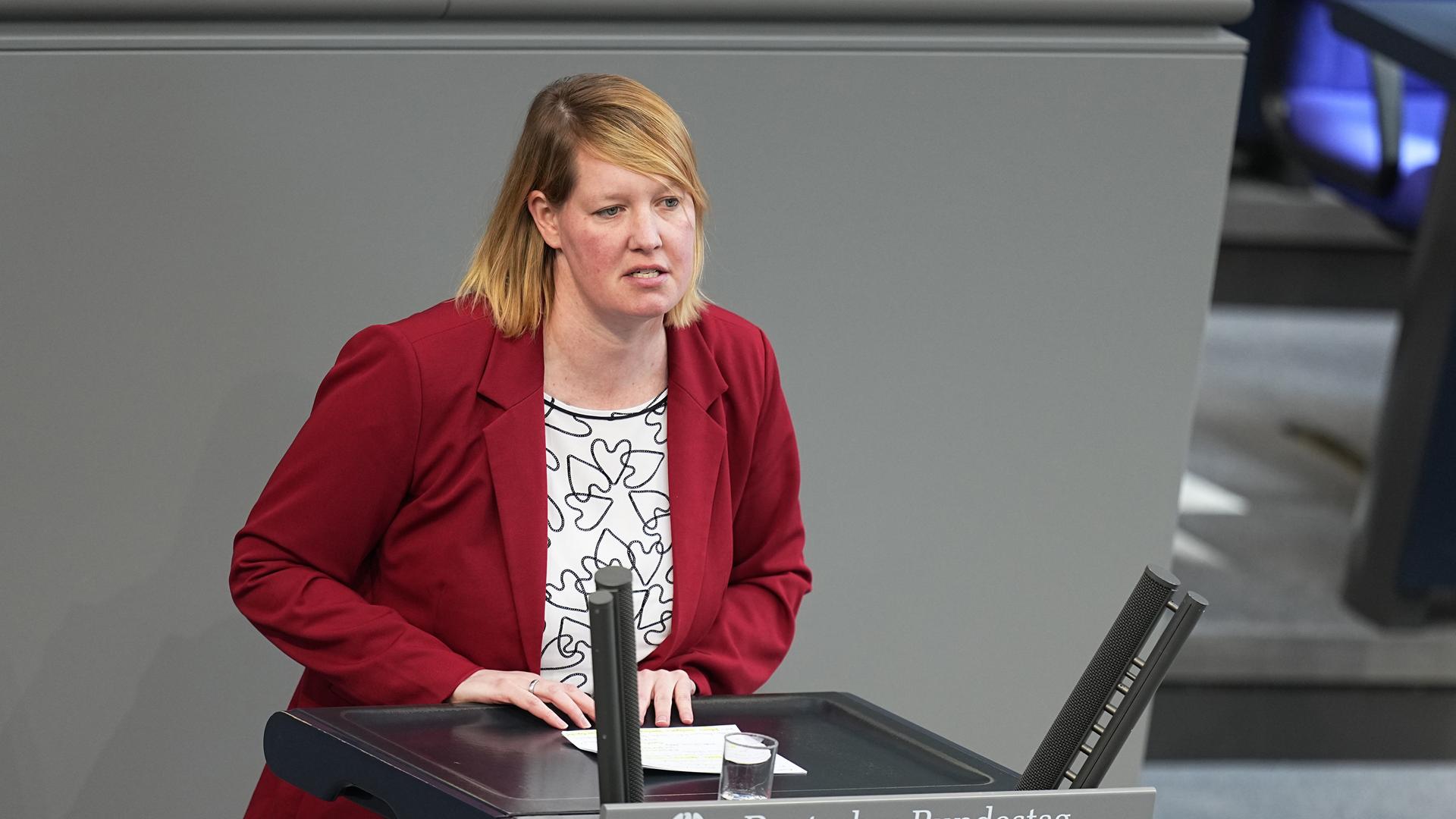 Wiebke Esdar (SPD) spricht im Deutschen Bundestag.