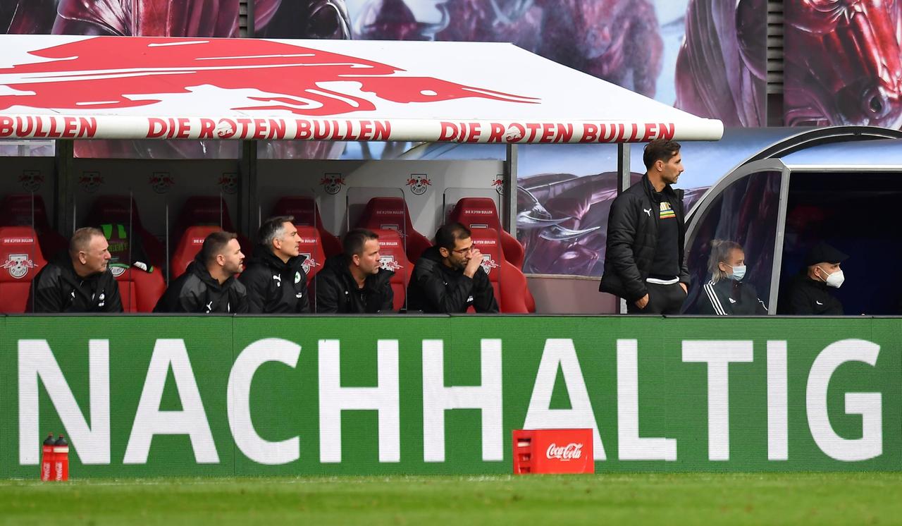 Ein Werbebanner mit der Aufschrift "Nachhaltig" während des Bundesligaspielts zwischen RB Leipzig und Greuther Fürth am 9. Spieltag der Saison 2021/2022
