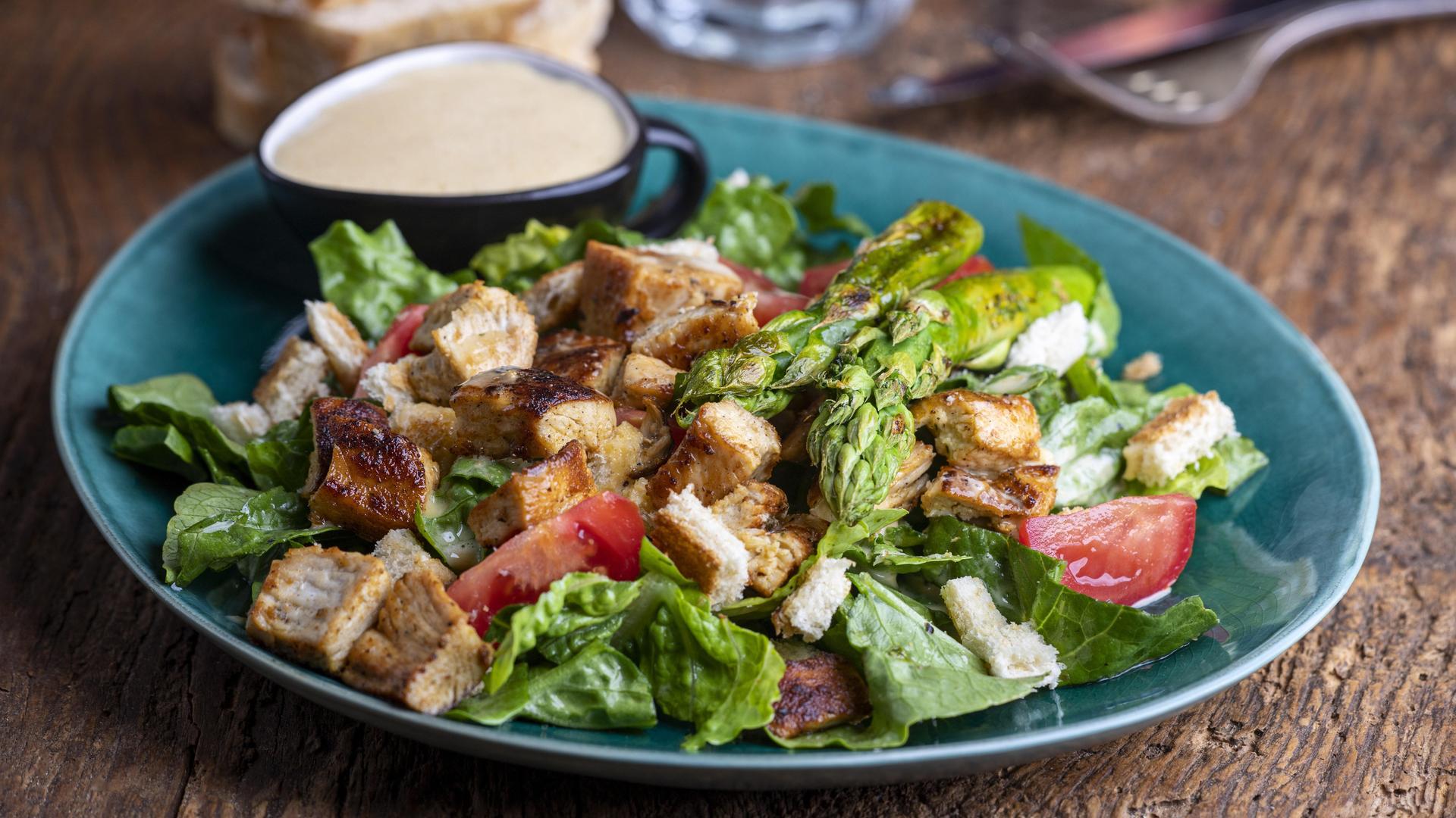 Sieht man ihm gar nicht an: Der Caesar Salad wird 100 Jahre alt. Sieht man ihm gar nicht an: Der Caesar Salad wird 100 Jahre alt.