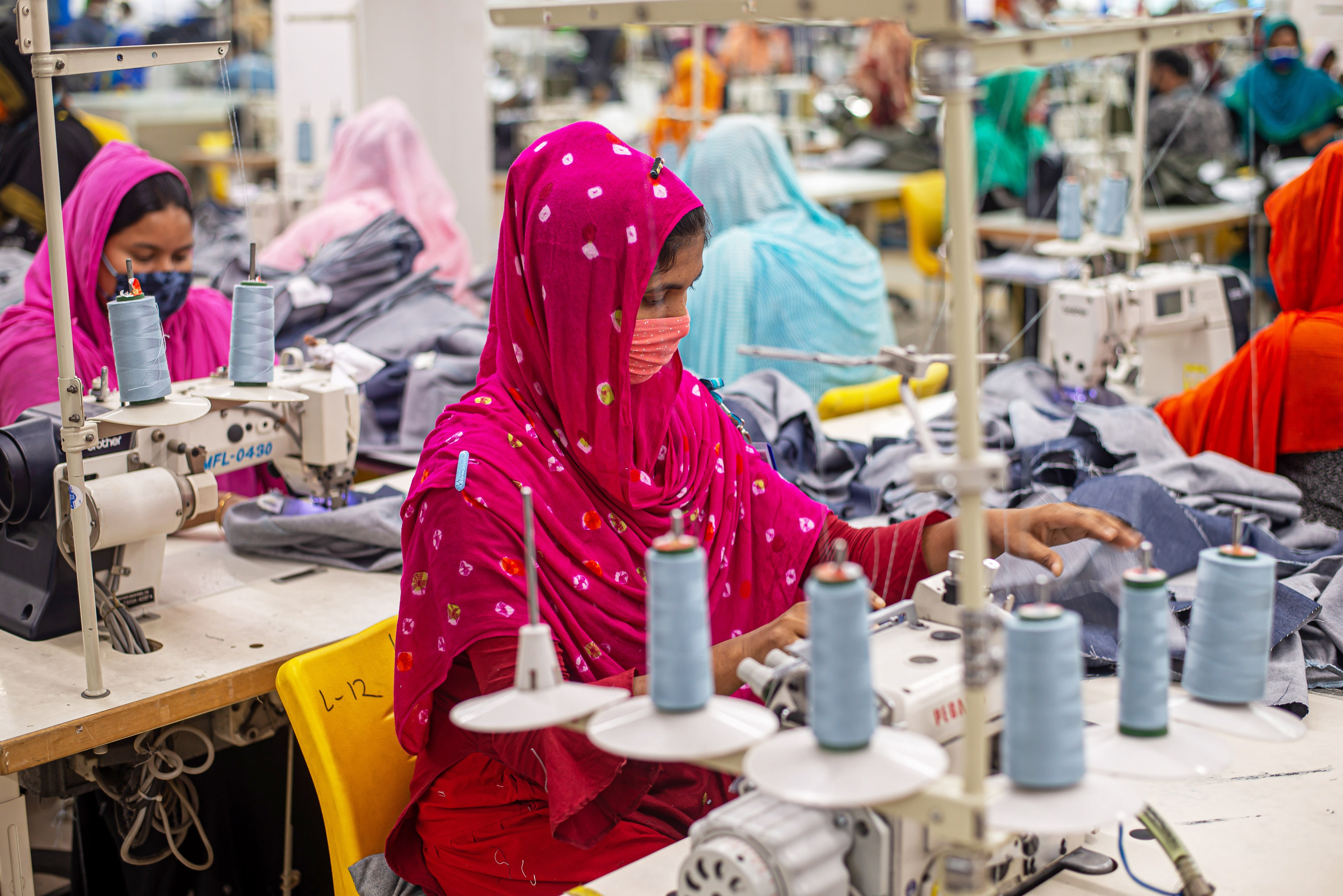 Bangladesch - Proteste von Beschäftigten der Textilbranche halten an