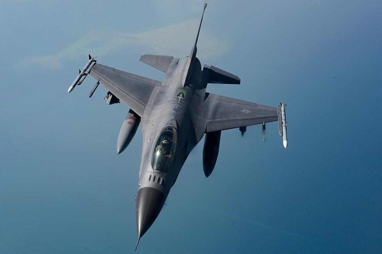 Ein US-amerikanisches F16-Kampfflugzeug 
