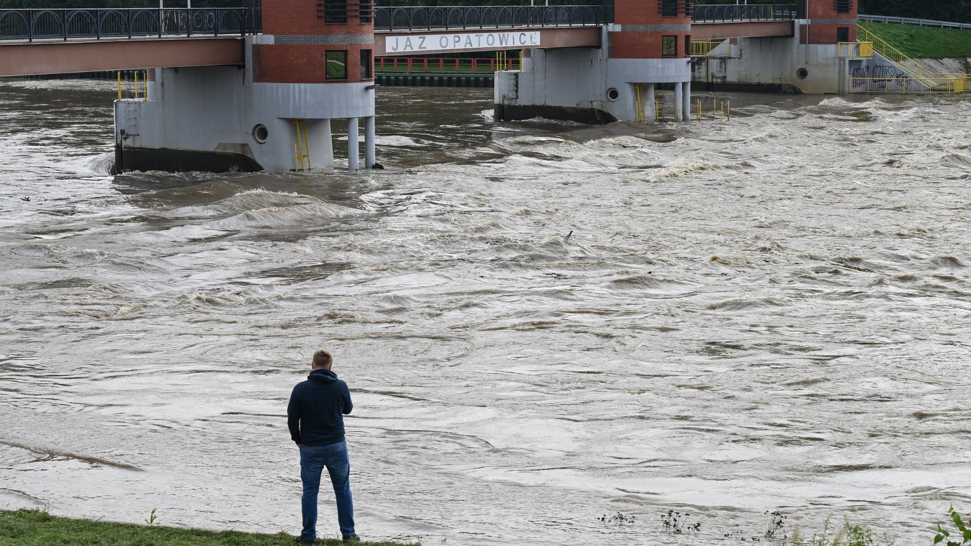 Polen, Breslau: Hohe Wasserstände der Oder in der Nähe des Opatowicki-Wehrs.