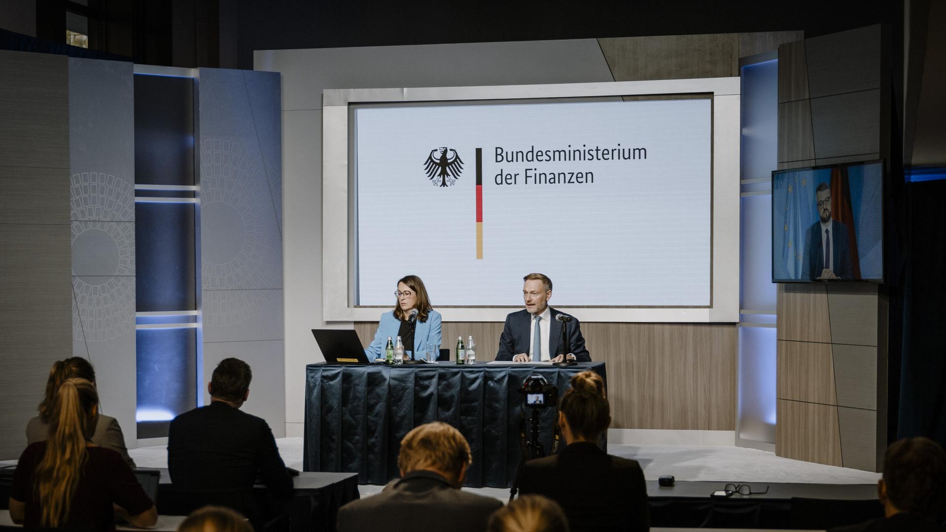 Christian Lindner (FDP), Bundesminister der Finanzen, aufgenommen im Rahmen der Pressekonferenz zur Steuerschaetzung bei der gemeinsamen Jahrestagung von IWF und Weltbank in Washington, 24.10.2024. 