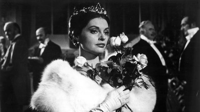 Schwarz-Weiß-Bild von Schauspielerin Nadja Tiller im Film "Die Buddenbrooks" 