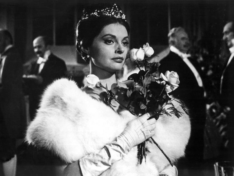 Schwarz-Weiß-Bild von Schauspielerin Nadja Tiller im Film "Die Buddenbrooks" 