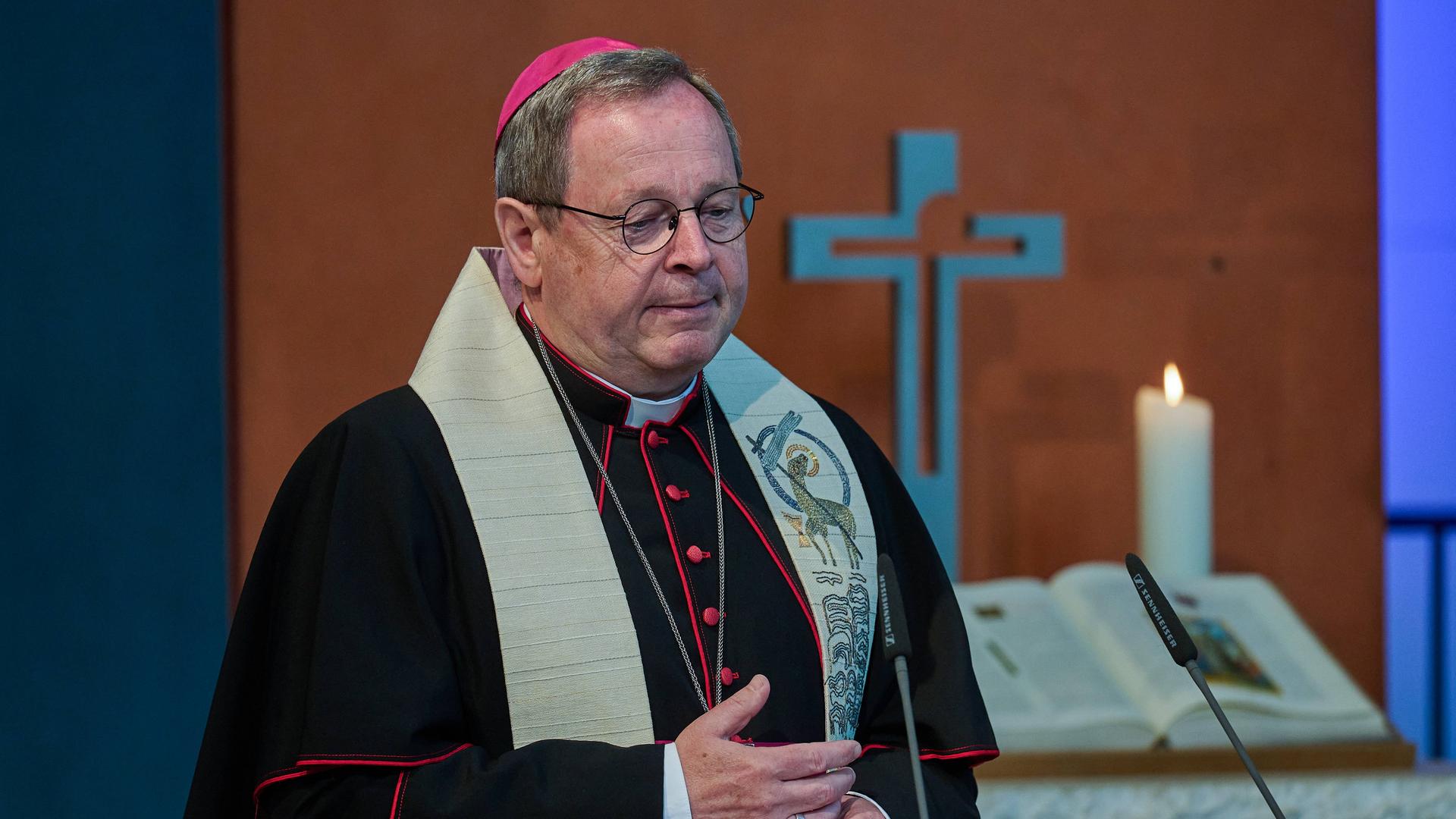 Foto: Vorsitzender der Deutschen Bischofskonferenz, Bischof Georg Bätzing bei einem ökumenischen Gottesdienst ist am 16.05.2025 in der Berliner Genezarethkirche zum 50-jähhrigen Bestehen der Interkulturellen Woche der Kirchen.