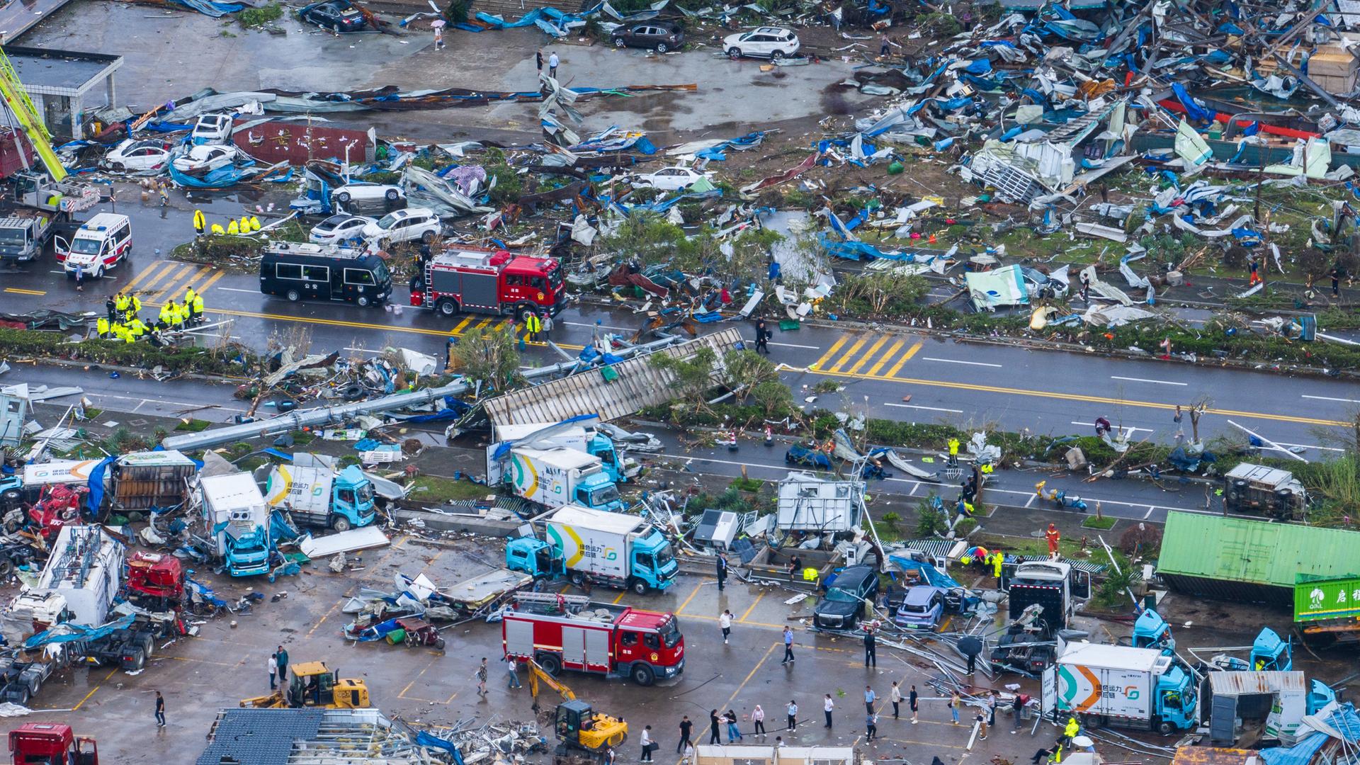 Ein Teil der Stadt Huanggang in der zentralchinesischen Provinz Hubei wurde von einem Tornado verwüstet. Ein Teil der Stadt Huanggang in der zentralchinesischen Provinz Hubei wurde von einem Tornado verwüstet.