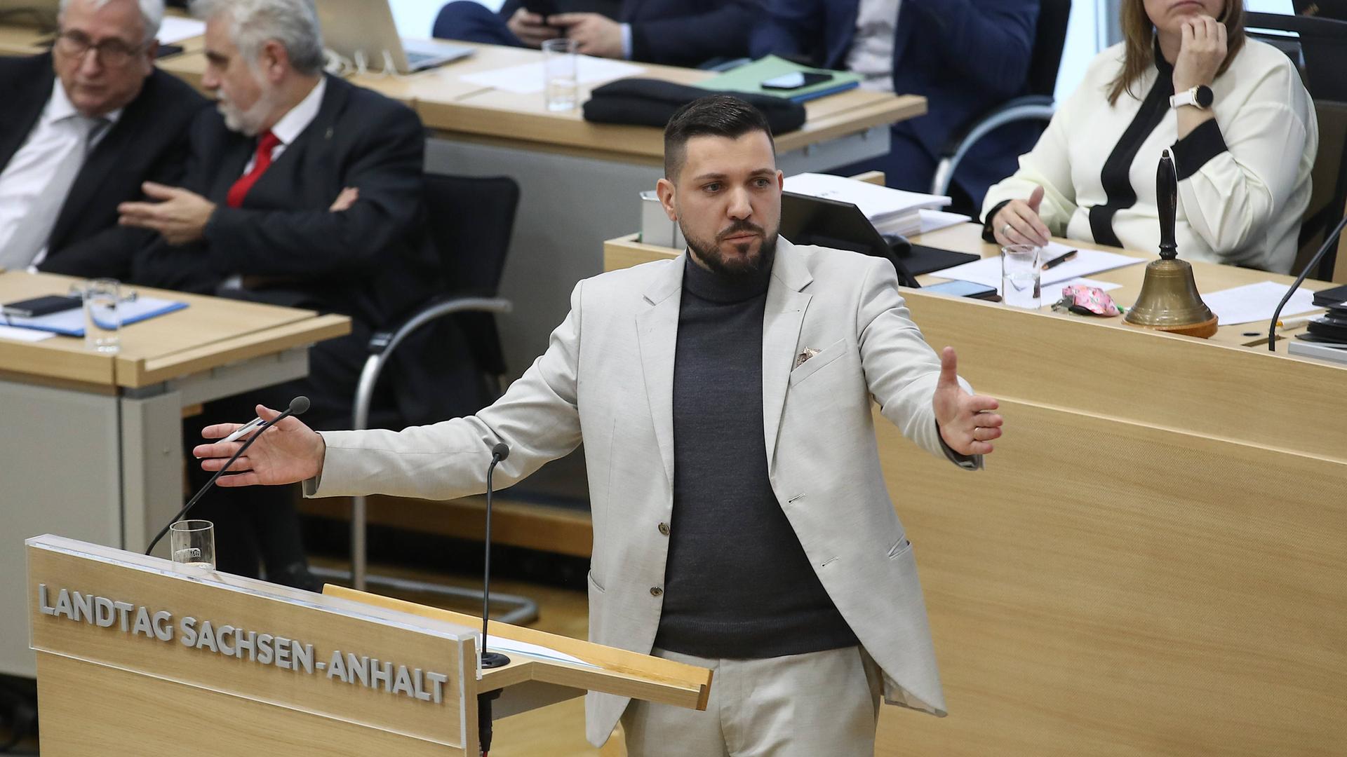 Der AfD-Politiker Tobias Rausch im Landtag von Sachsen-Anhalt (Archivbild) Der AfD-Politiker Tobias Rausch im Landtag von Sachsen-Anhalt (Archivbild)