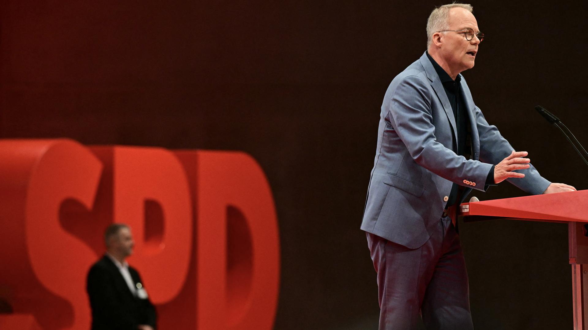 SPD-Fraktionschef Miersch hält eine Rede auf dem Bundesparteitag in Berlin. SPD-Fraktionschef Miersch hält eine Rede auf dem Bundesparteitag in Berlin.