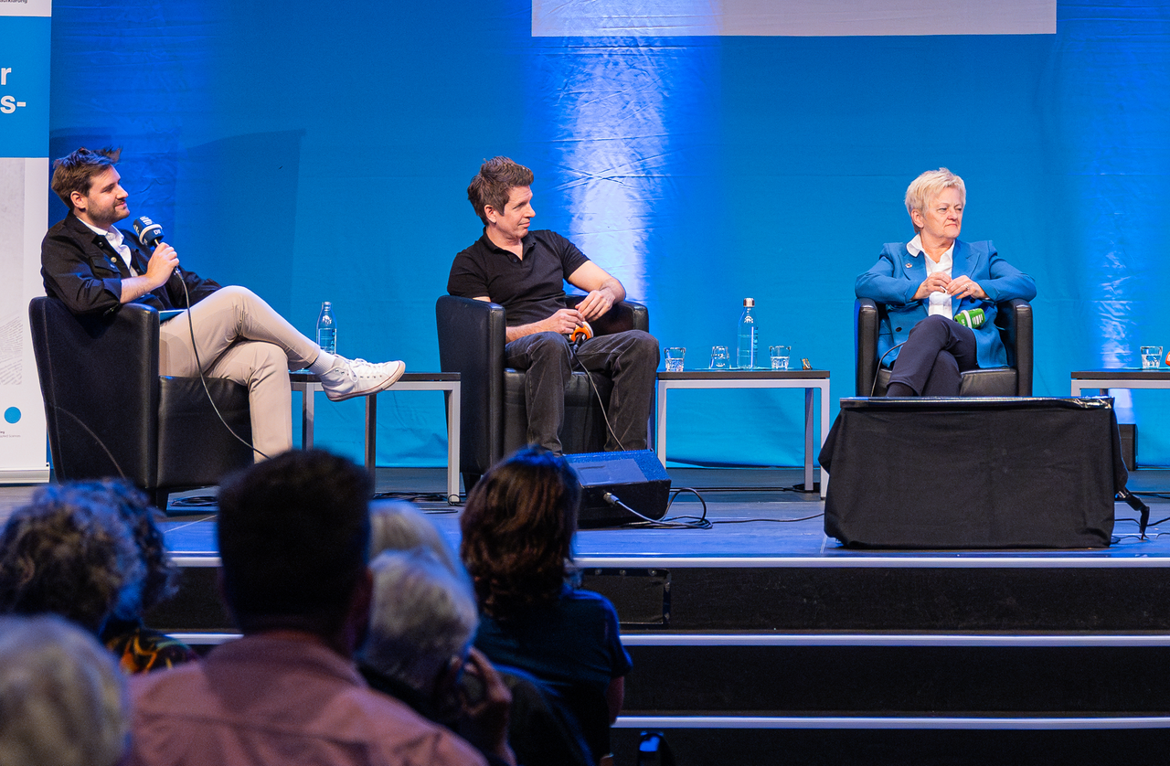 Eine Podiumsdiskussion beim Kölner Forum für Journalismuskritik 2025. Eine Podiumsdiskussion beim Kölner Forum für Journalismuskritik 2025.