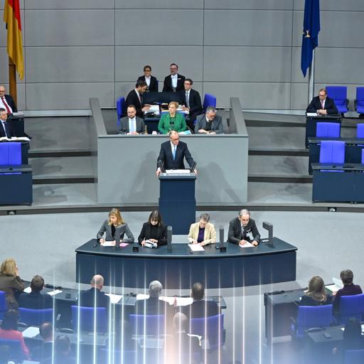 Bundeskanzler Friedrich Merz (CDU) spricht in der Generaldebatte im Bundestag zum Haushalt.