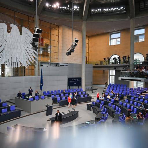 Blick in den Plenarsaal des Bundestags vor der Generaldebatte zum Haushalt 