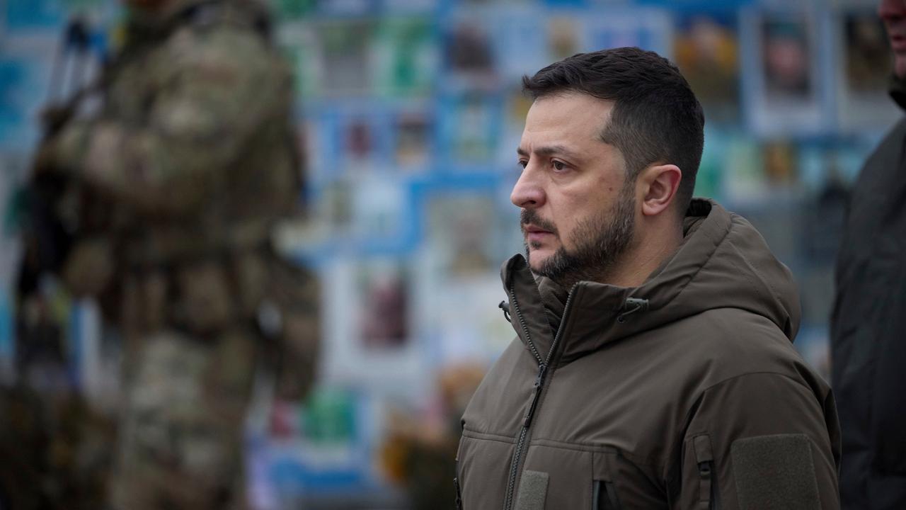 Der ukrainische Präsident Selenskyj am 6. Dezember in Kiew. Er blickt sorgenvoll.