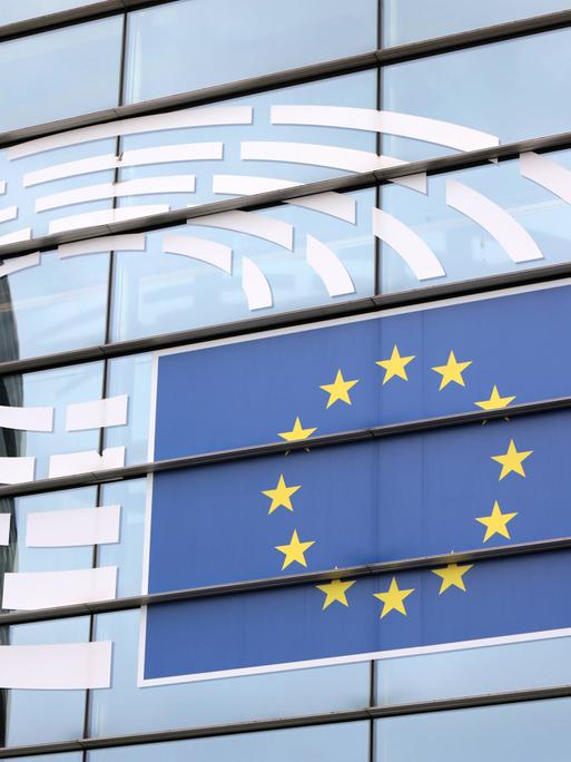 Das Logo des Europäischen Parlaments am Verbindungsbüro in Brüssel.
