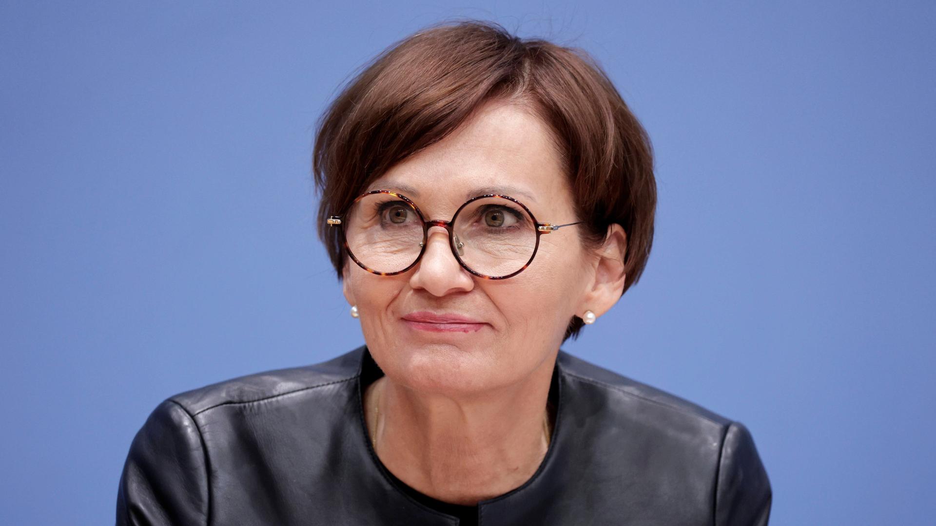 Die FDP-Politikerin Bettina Stark-Watzinger, Bundesministerin für Bildung und Forschung, im Porträt.