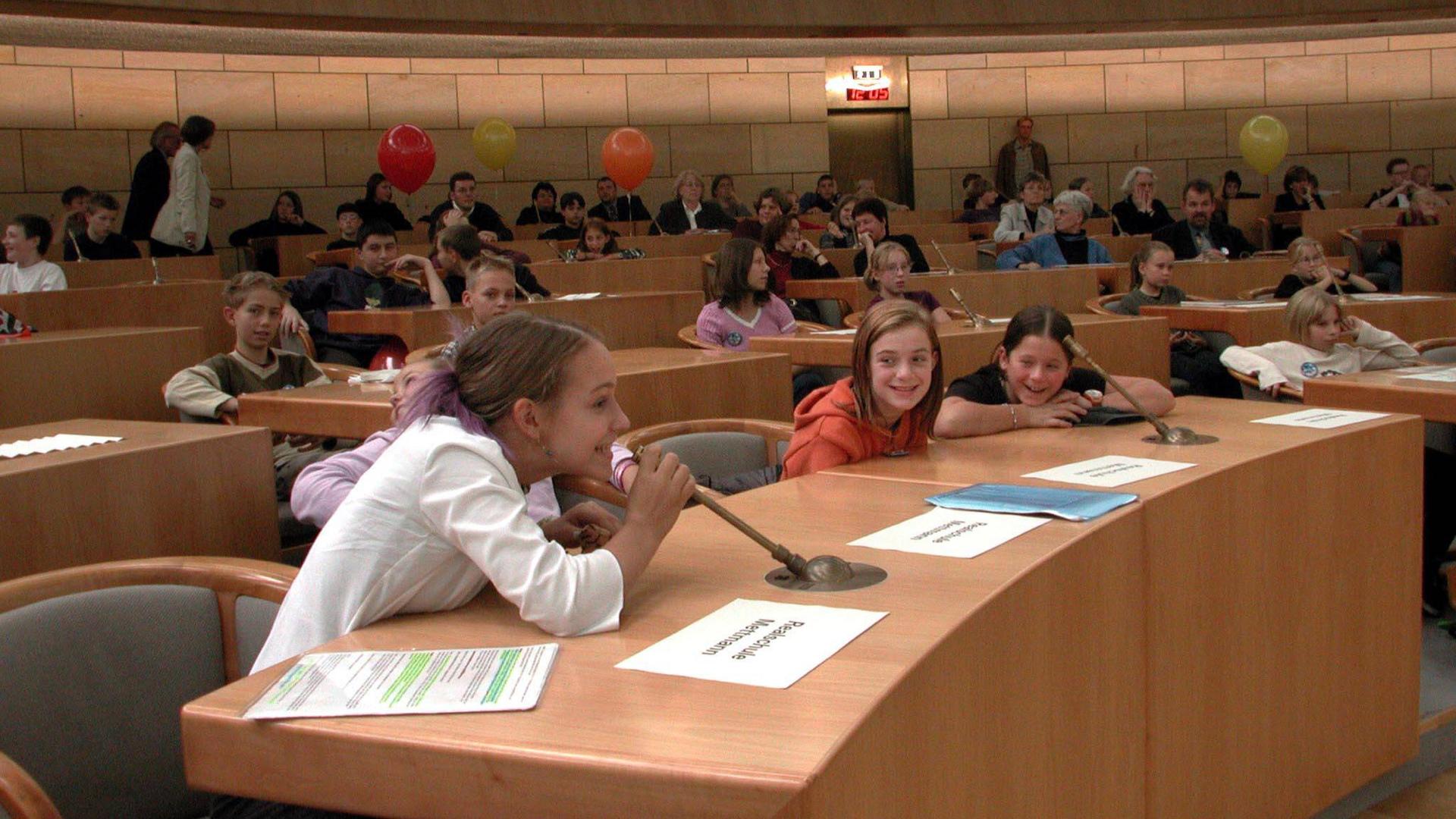 Kinder im Landtag von NRW anlässlich des Weltkindertages 