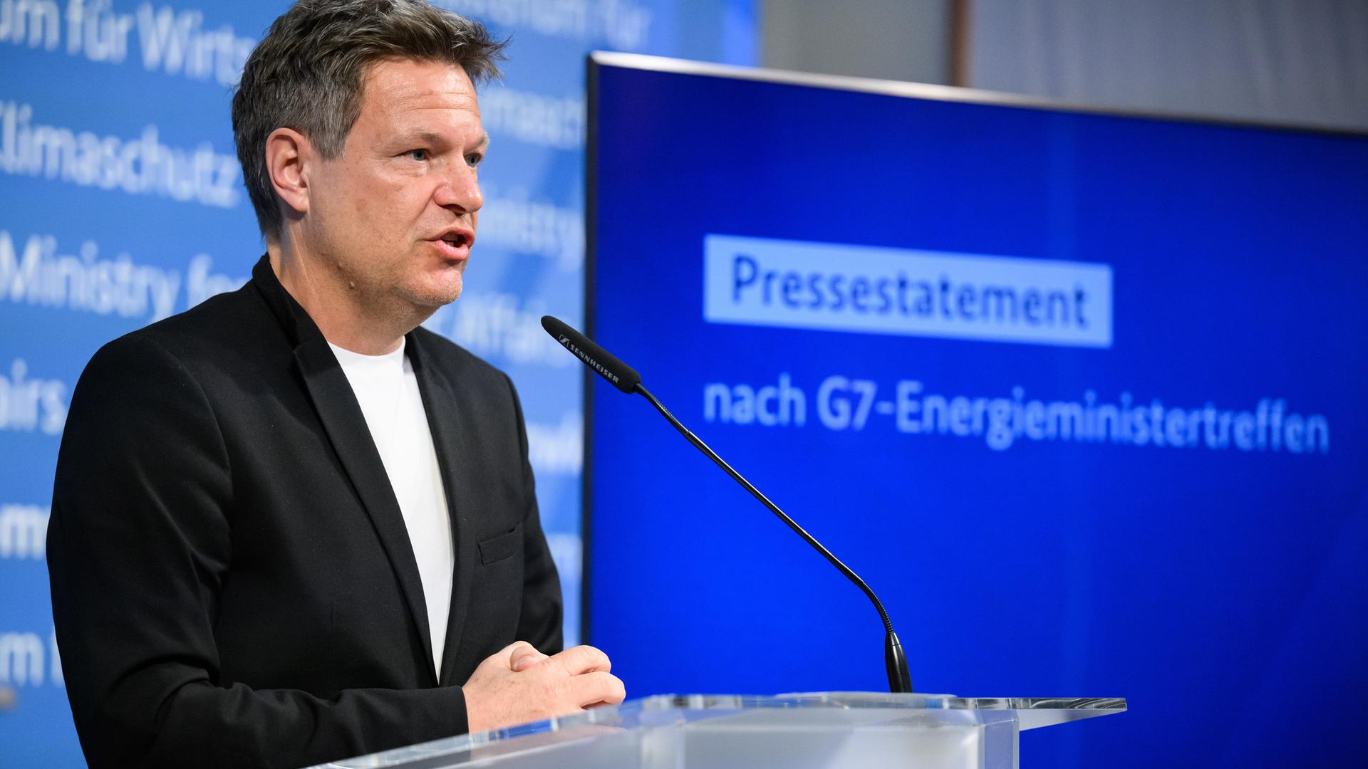 Virtuelles G7-Energieministertreffen - Robert Habeck (Bündnis 90/Die Grünen), Bundesminister für Wirtschaft und Klimaschutz, kündigte an, dass Deutschland für jede fossil erzeugte Kilowattstunde die doppelte Menge aus erneuerbarer Enrgie erzeugen wolle