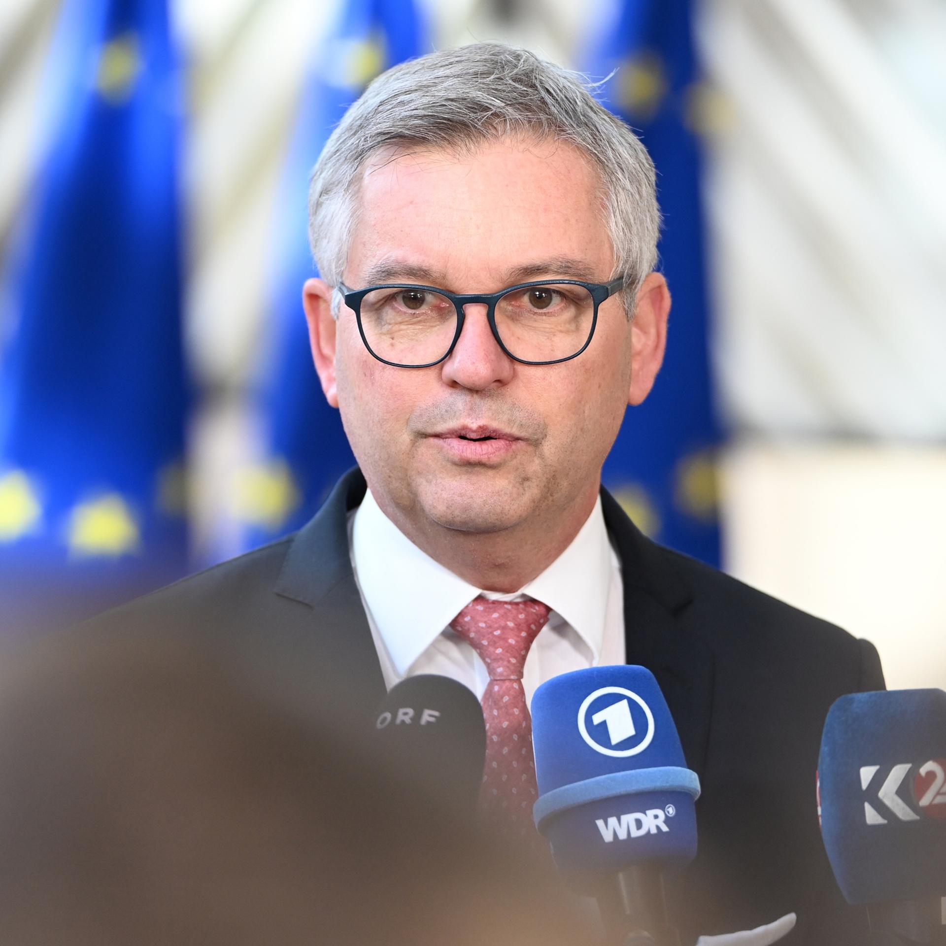 Interview der Woche - EU-Migrationskommissar Brunner: Neues Asylsystem darf nicht scheitern