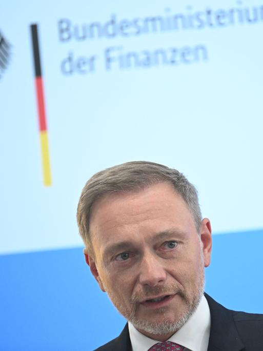 Christian Lindner (FDP), Bundesfinanzminister, spricht beim Bürgerdialog.