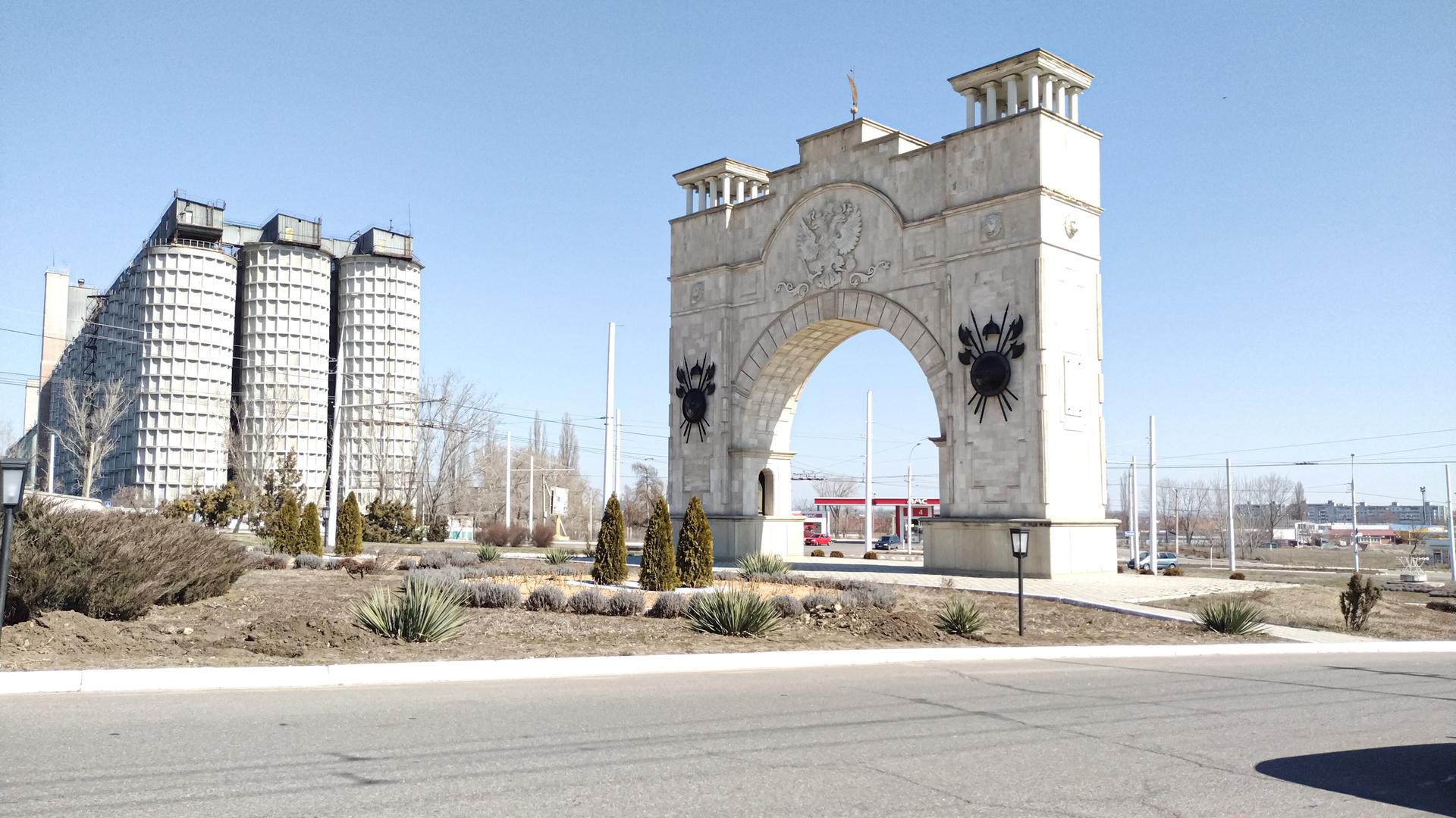 Zwei Bauten in Tiraspol, der Hauptstadt von Transnistrien. 