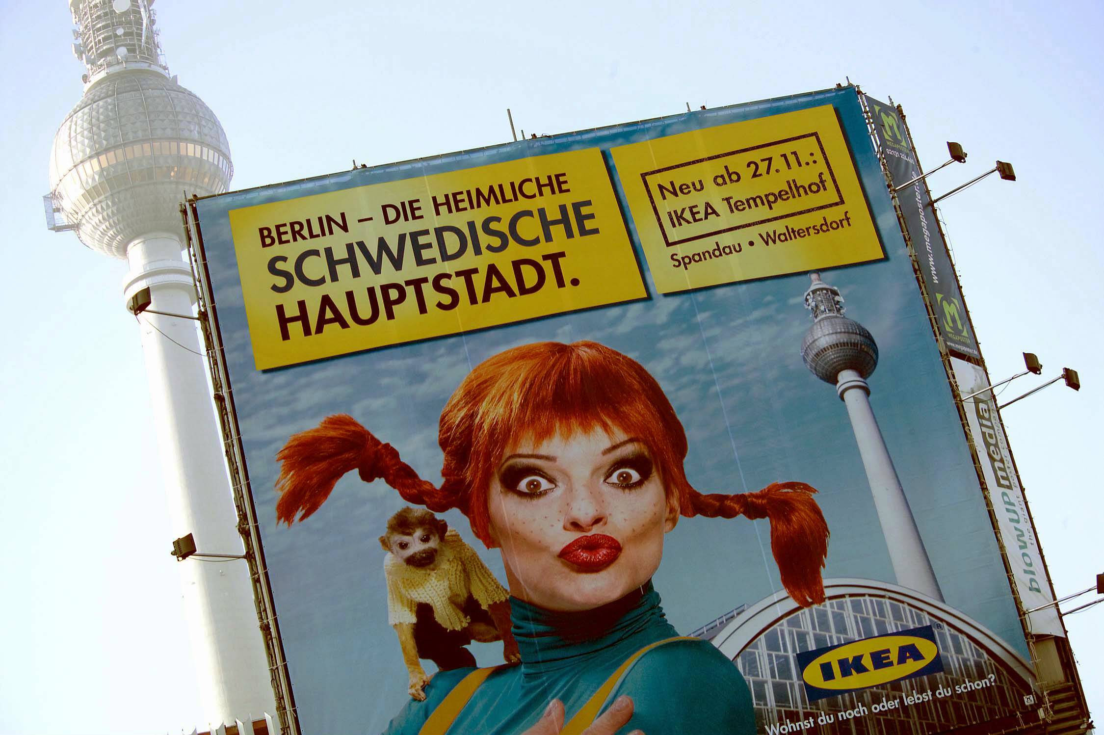 Werbeplakat von 2003 von der Sängerin Nina Hagen für eine Ikea Filiale in Berlin.