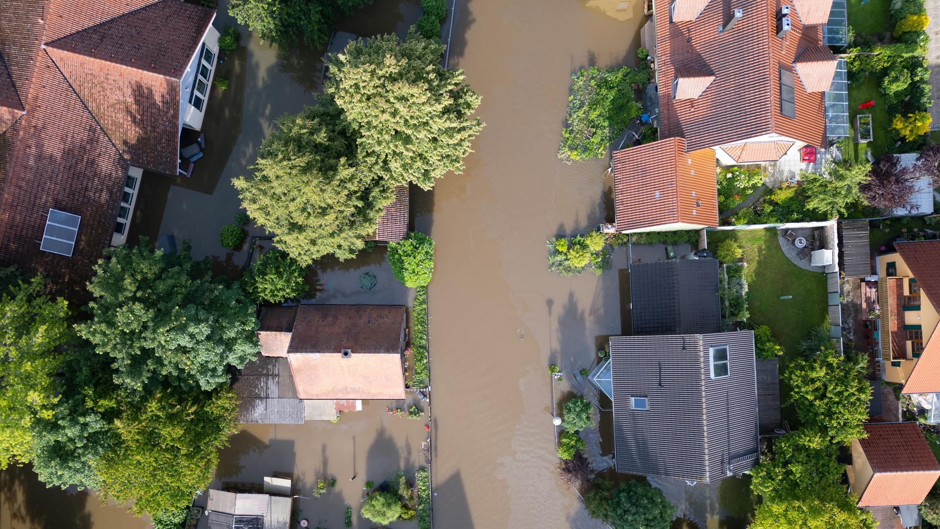 Einer der Orte, die vom Hochwasser besonders hart getroffen wurden, ist das bayerische Reichertshofen. Einer der Orte, die vom Hochwasser besonders hart getroffen wurden, ist das bayerische Reichertshofen.