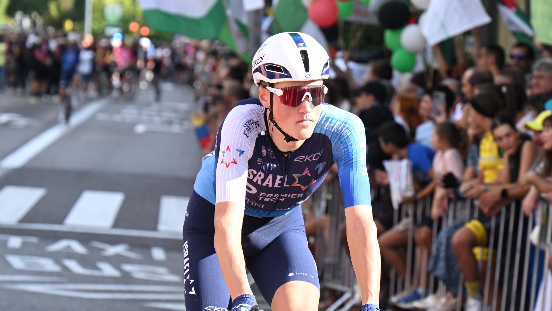 Marco Frigo vom Team Israel - Premier Tech. Auf seinem Trikot ist der Schriftzug Israel zu sehen. Marco Frigo vom Team Israel - Premier Tech. Auf seinem Trikot ist der Schriftzug Israel zu sehen.