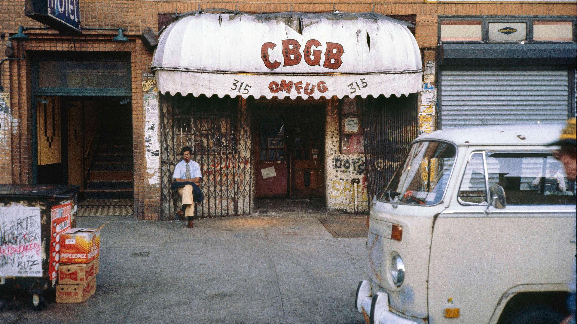 Eingangsbereich des Clubs CBGB in New York während der 1980er-Jahre.