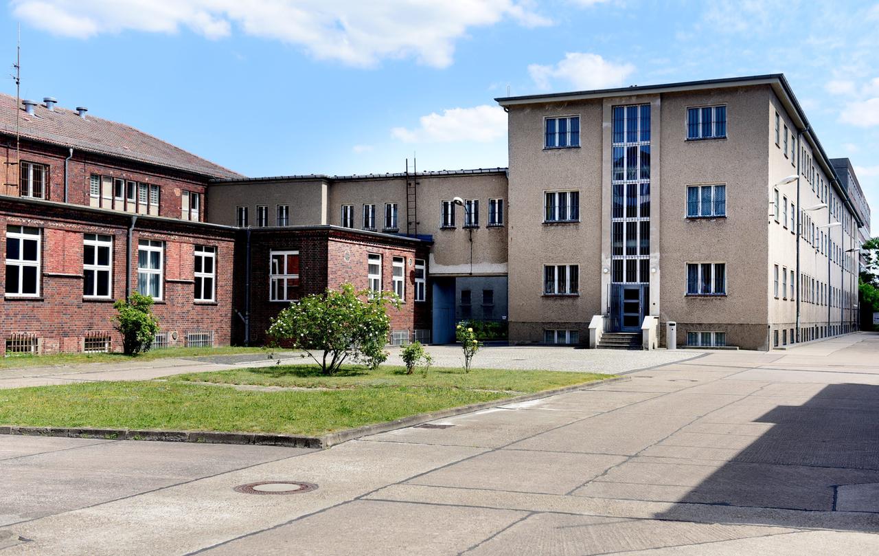 Die heutige Gedenkstätte und frühere zentrale Untersuchungshaftanstalt des Ministeriums für Staatssicherheit der DDR im Stadtteil Hohenschönhausen in Berlin, aufgenommen am 21.05.2018. Foto: Hauke-Christian Dittrich