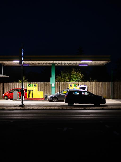 Tankstelle bei Dunkelheit Tankstelle bei Dunkelheit