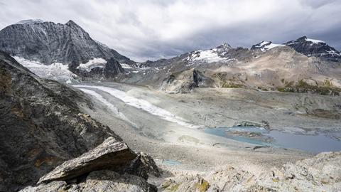 Blick auf einen Gletscher in den Schweizer Alpen
