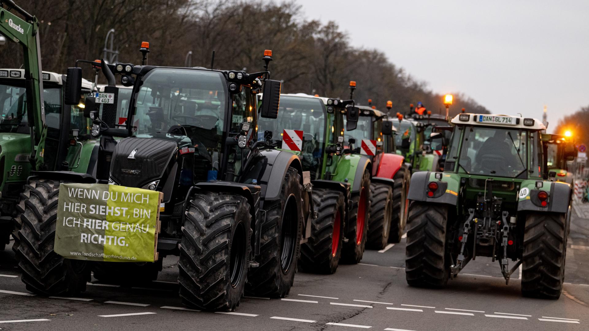 Berlin - Landwirte Demonstrieren Gegen Geplante Streichung Von ...