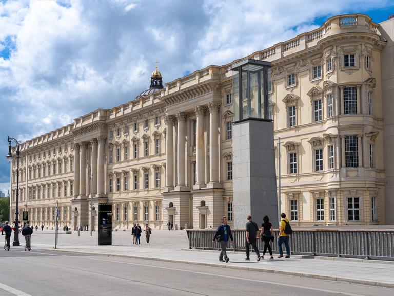 Blick auf die historisches Fassade des wiederaufgebauten Berliner Stadtschlosses.