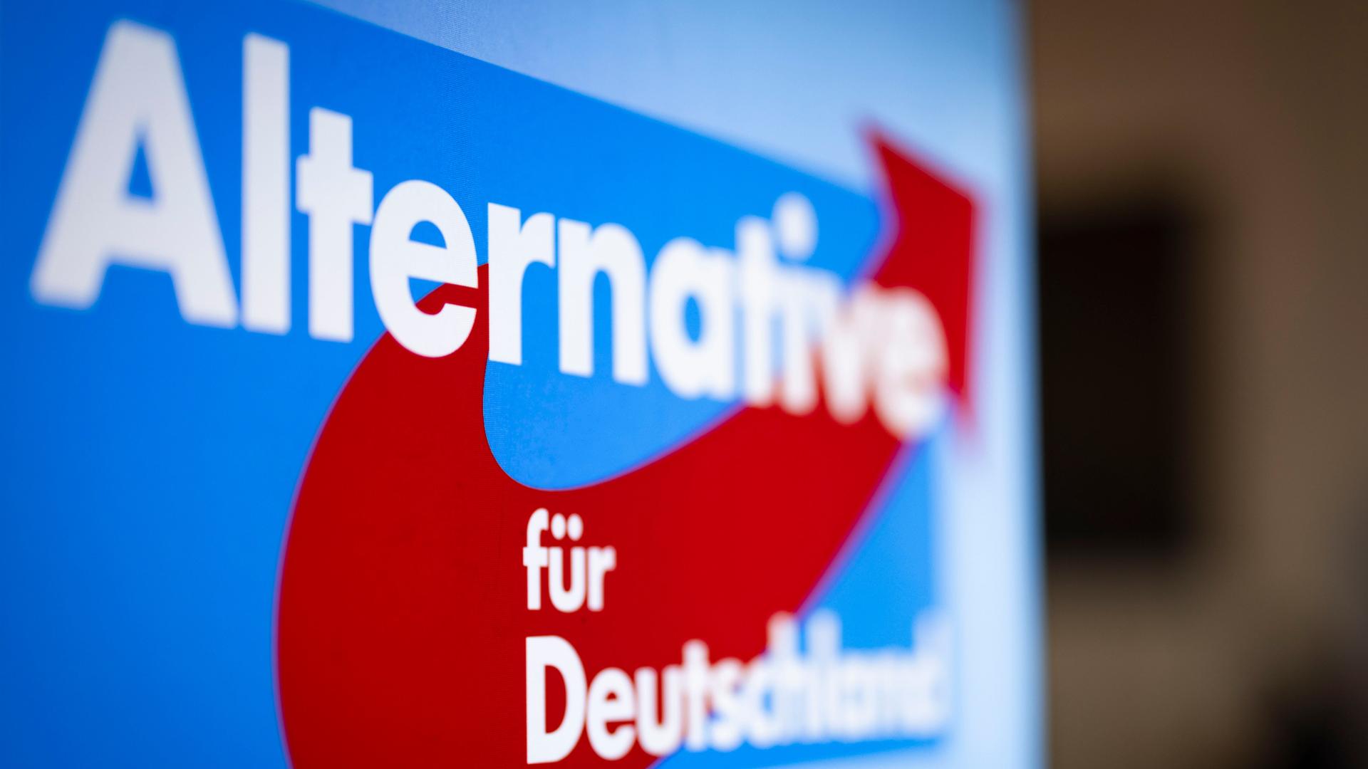 Aufsteller mit dem Schriftzug "Alternative für Deutschland" und dem Logo der AfD. Aufsteller mit dem Schriftzug "Alternative für Deutschland" und dem Logo der AfD.